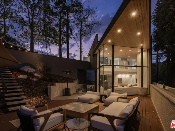 7187 Macapa Dr, Los Angeles, CA 90068