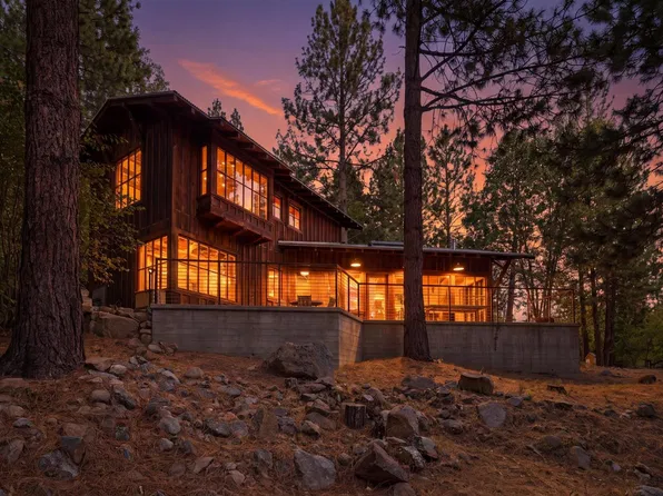 1176 Dana Way, Yosemite National Park, CA 95389
