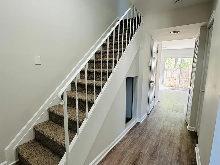 402 Woodlake Manor Dr — Photo 8