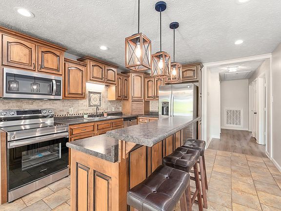 3rd image of 200 Hillcrest Dr
