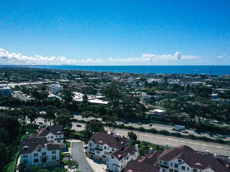 770 Harbor Cliff Way #142 — Photo 33