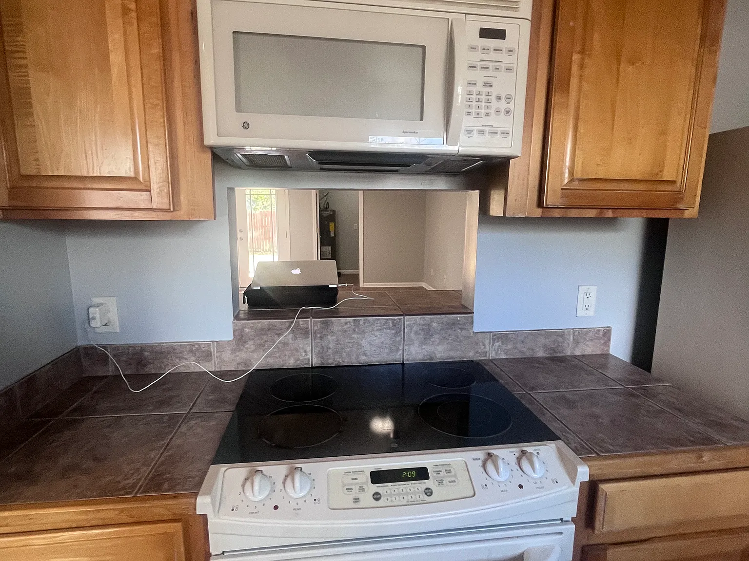 1033 W 11th Court — Photo 4