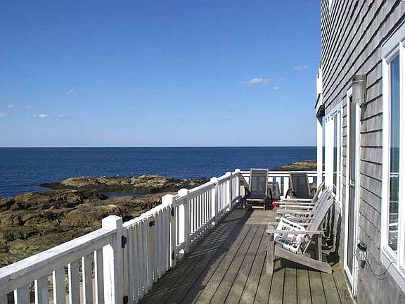 Side deck with gate to wall