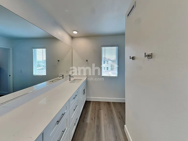 6459 Rush Ave — Photo 11
