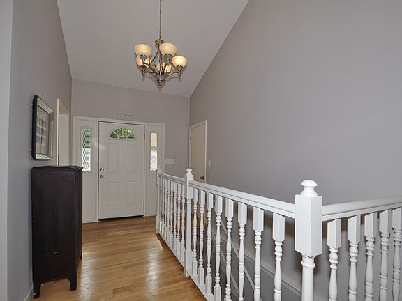 4th image of 5 Woodbridge Ln