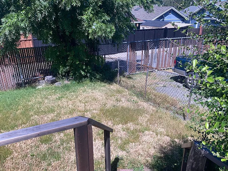 615 E I St — Photo 22