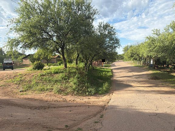 4th image of 890 Paseo Comanche
