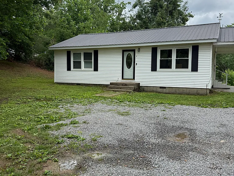 1915 Center Point Rd — Photo 2