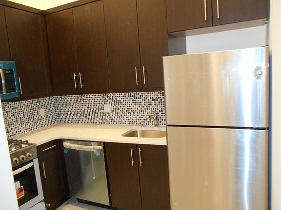 2nd image of 2575 22nd St APT 1E