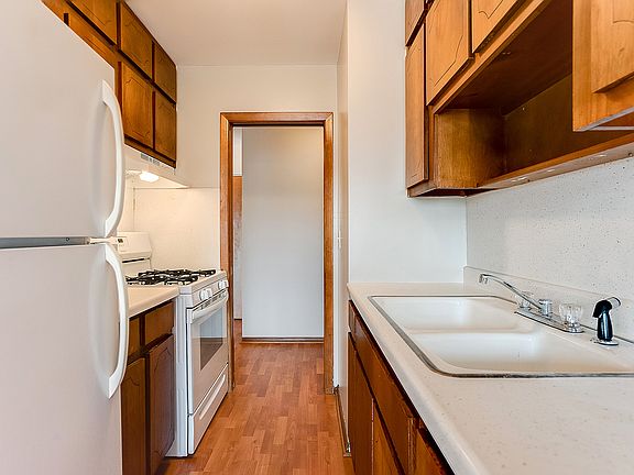 4th image of 1910 Colfax Ave S #17097016