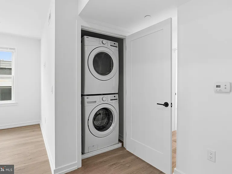 209 New St #5F — Photo 10