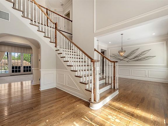 3rd image of 6036 Greatwater Dr