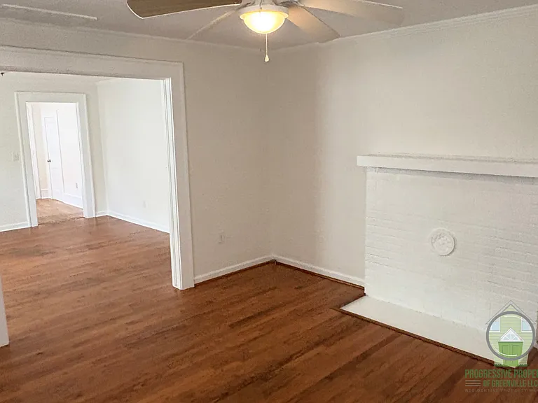 518 Perry Ave — Photo 2