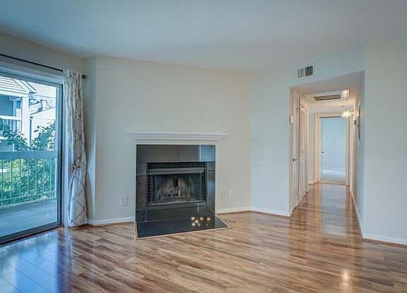 5th image of 3179 Summit Square Dr APT D5