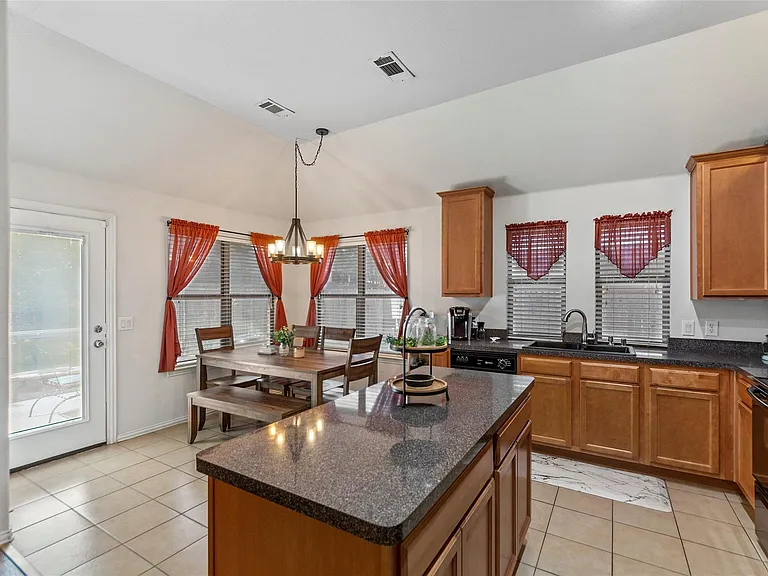 925 Remington Ranch Rd — Photo 5