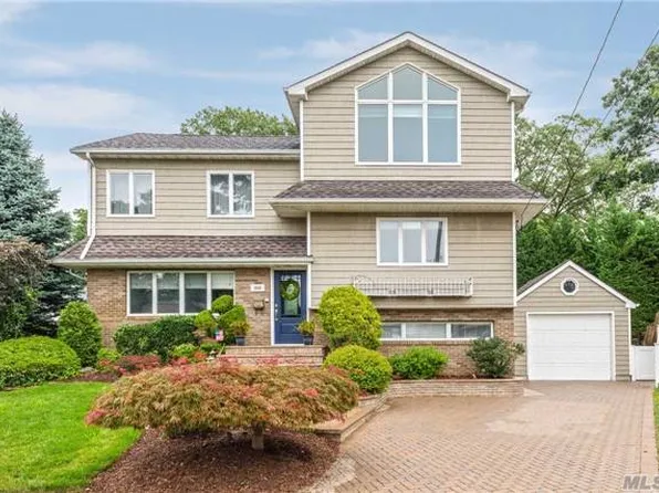 1929 Quintus Dr, Bellmore, NY 11710
