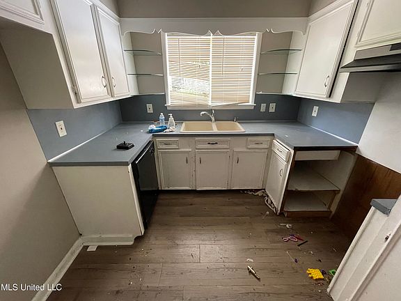 2nd image of 3145 Fleetwood Dr