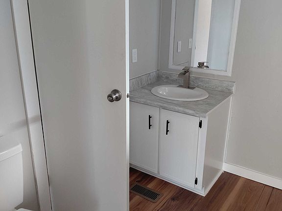5th image of 208 Hucks Way Unit 44
