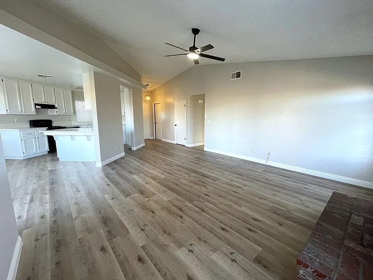 8101 Jacaranda Ave — Photo 2