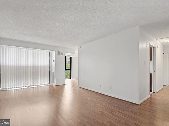 3rd image of 2300 Pimmit Dr APT 812