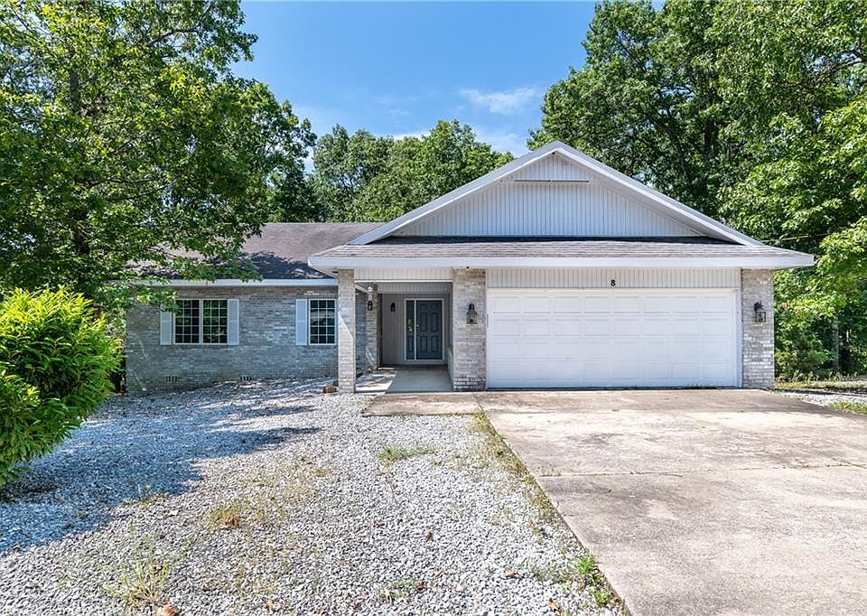 1st image of 8 Cambria Dr
