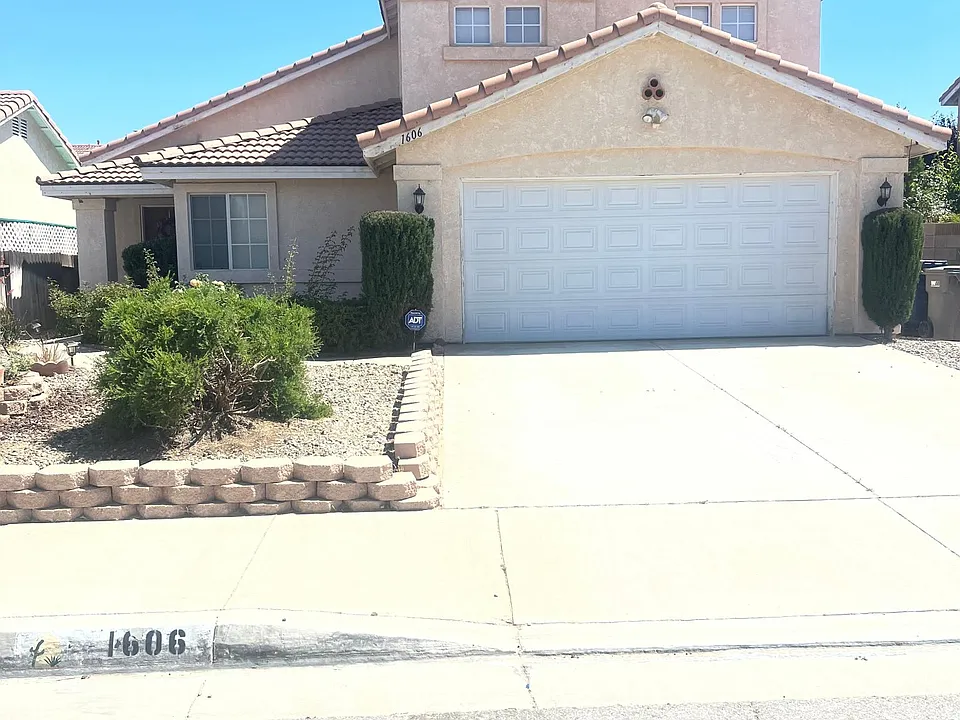 1606 E Avenue J4