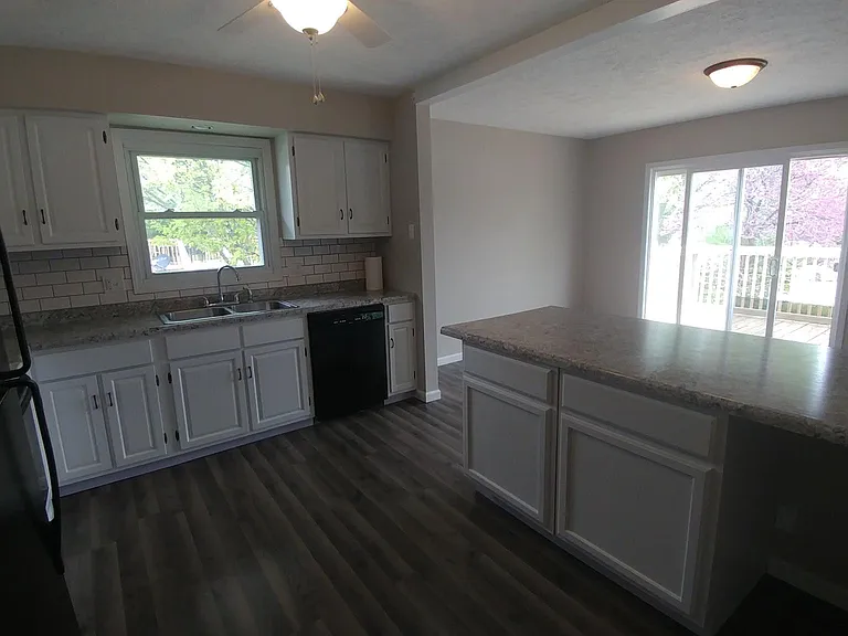 1106 Andover St — Photo 5