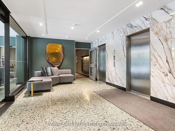 3rd image of 500 Avenue Rd Unit 1201