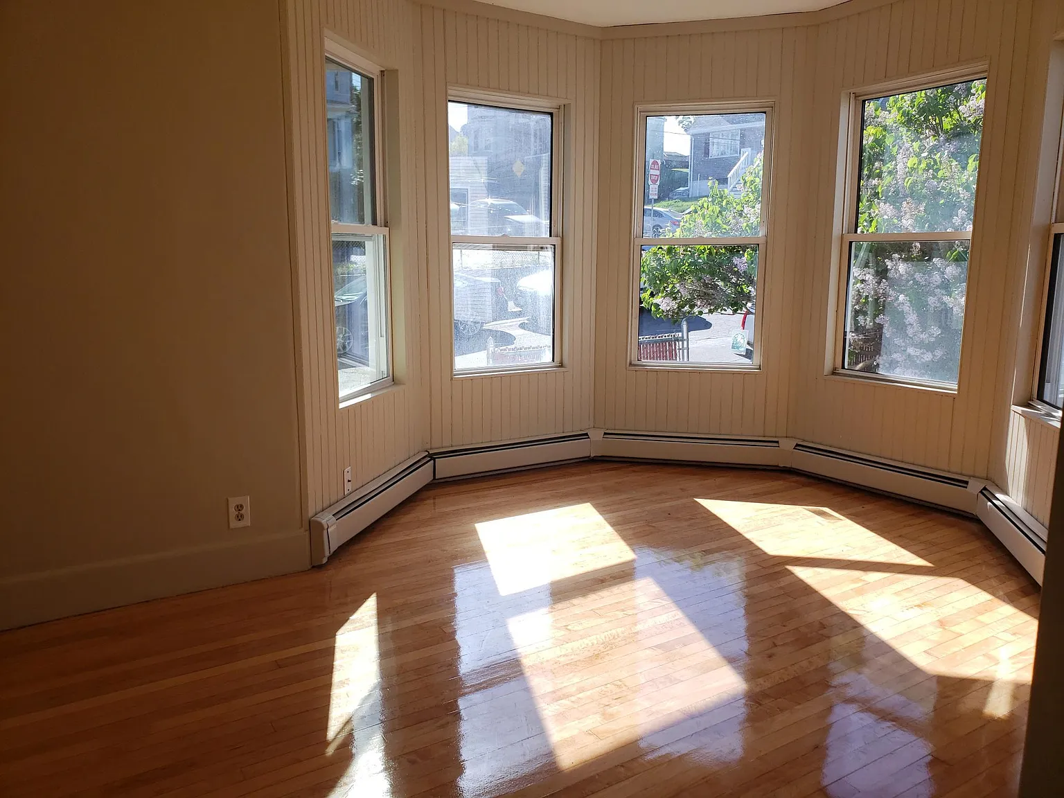 23 Grover St — Photo 3