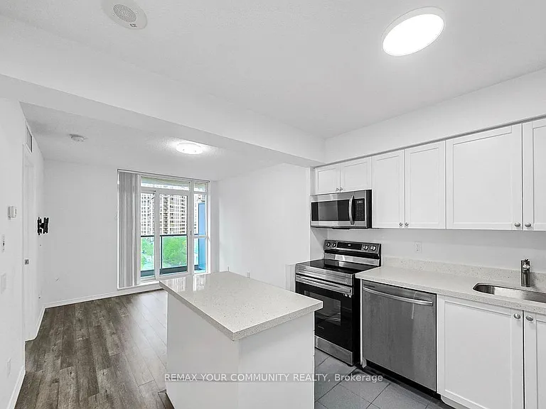 30 Harrison Garden Blvd #911 — Photo 4