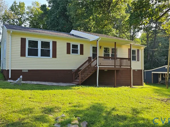 915 2nd St, Blackstone, VA 23824
