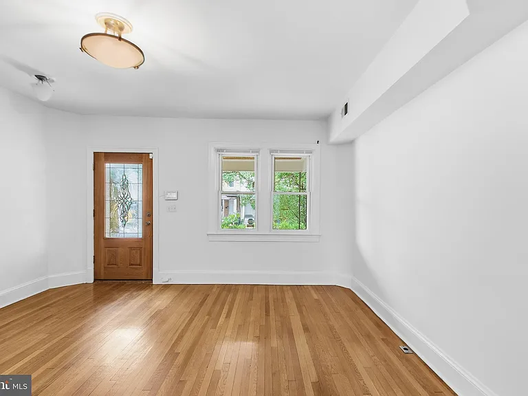 440 Delafield Pl NW — Photo 8
