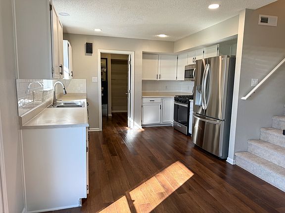 Kitchen 02