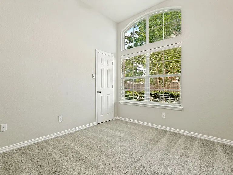 10129 Sanden Dr — Photo 7