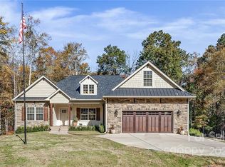 345 Woodland Glen Rd, Lake Wylie, SC 29710