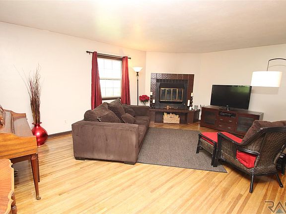 2nd image of 2008 S West Ave