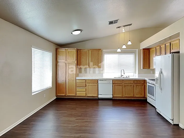 710 Breezy Ridge Dr — Photo 3