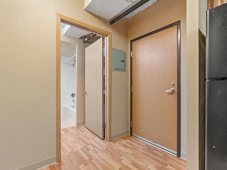E Street Flats - Student Housing — Photo 83