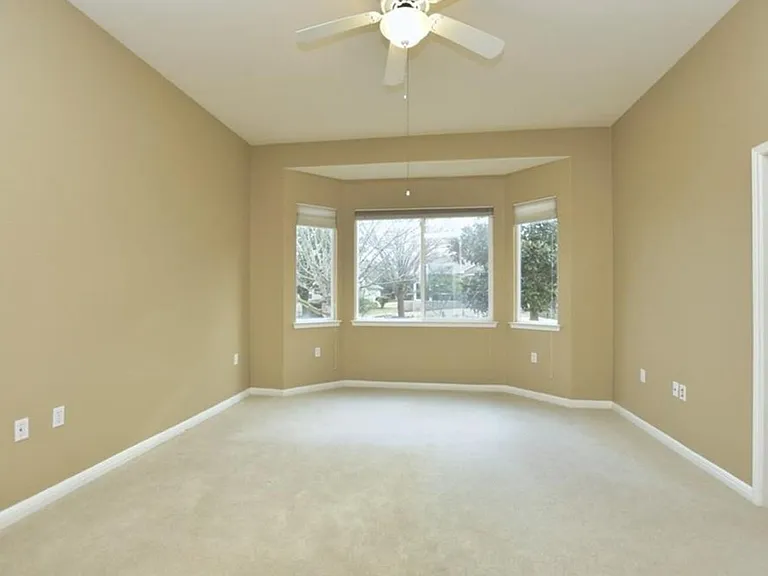 111 Purple Sage Dr — Photo 10