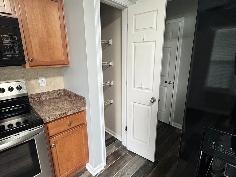 207 Bennington Dr — Photo 7