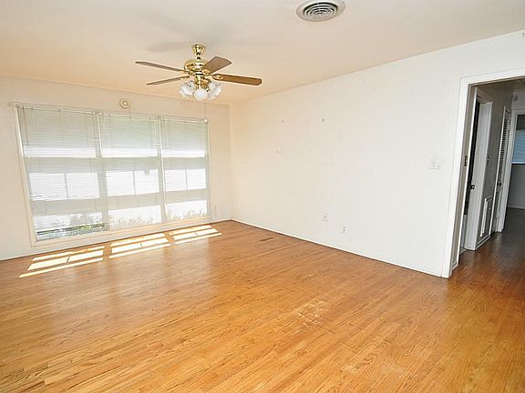 3rd image of 1401 Wisterwood Dr