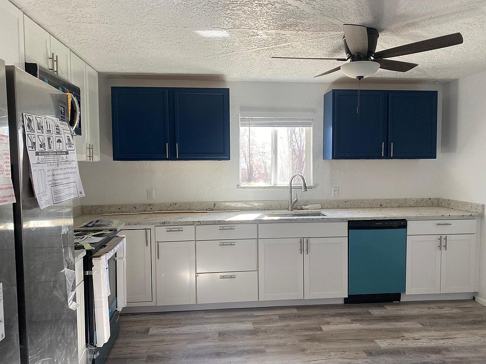 1st image of 421 W 2nd St