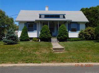 12 Wintergreen Dr, Quaker Hill, CT 06375