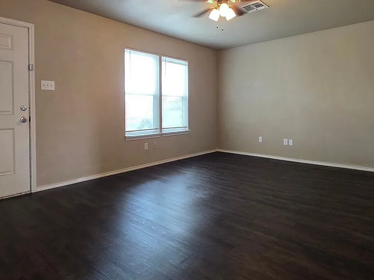 503 E Rice St — Photo 3