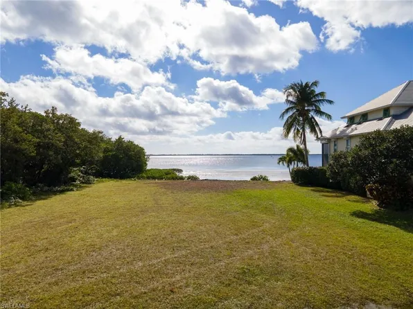 2288 Macadamia St, Saint James City, FL 33956