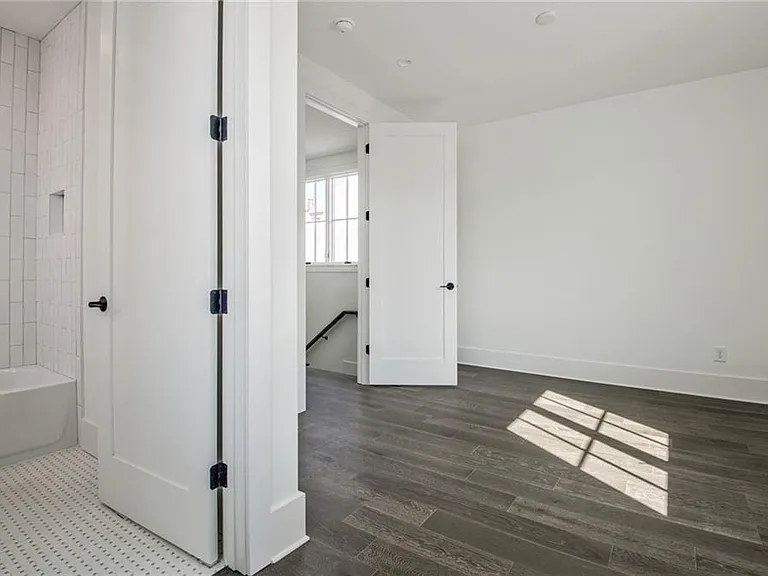 135 Carlyle Ln — Photo 21