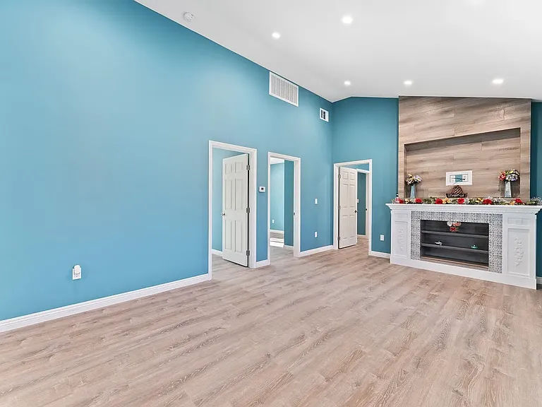 1326 W Ivesbrook St — Photo 16