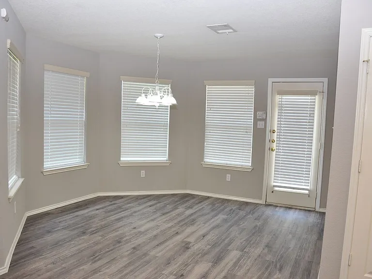 1328 Davis Mountain Loop — Photo 7