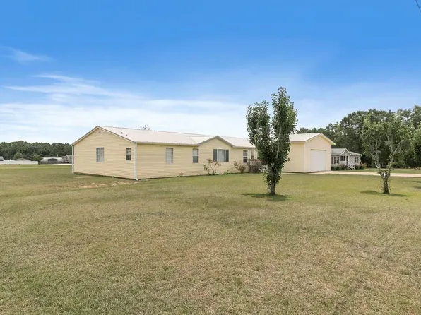 195 Hazel Dr, Headland, AL 36345