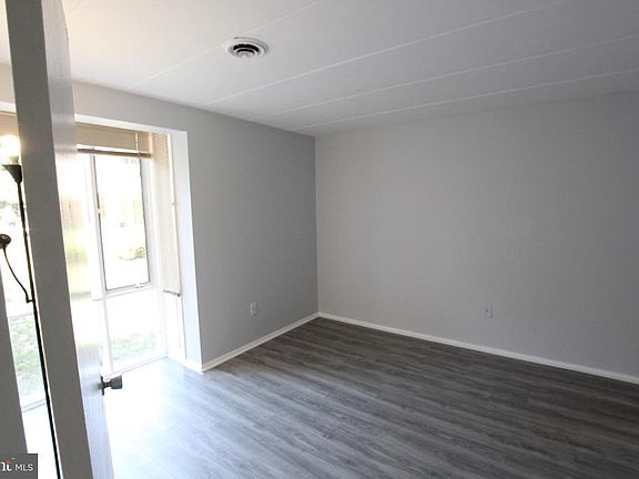 3rd image of 2616 Fort Farnsworth Rd #242